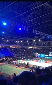 布克三分绝杀雷霆现场版！顶着双人包夹强行出手 太阳观众赚麻了