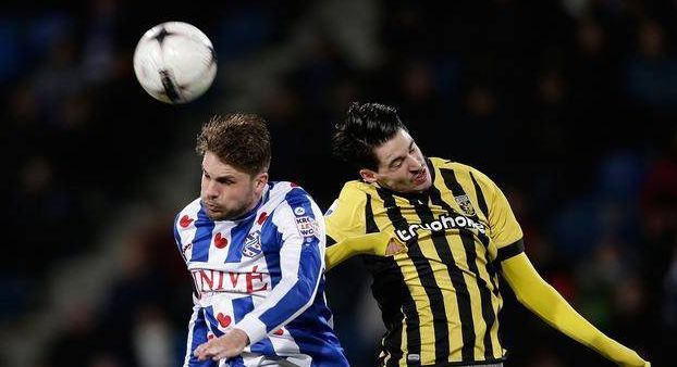 两人形成激 两人形成激