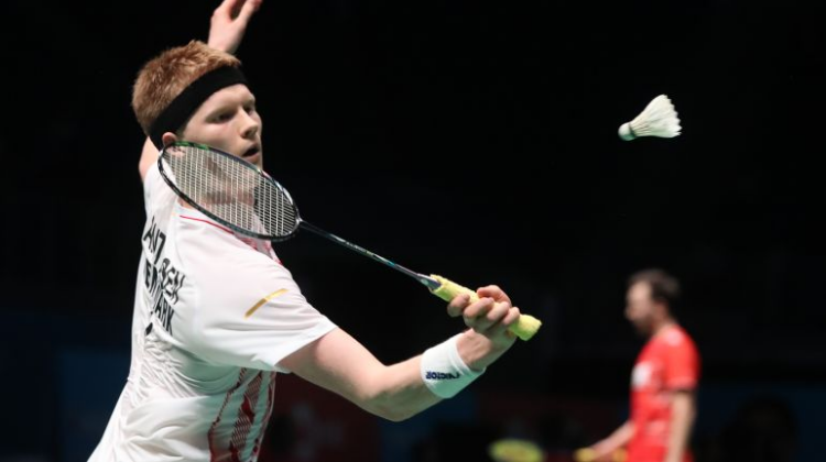 在空中翻转 在空中翻转